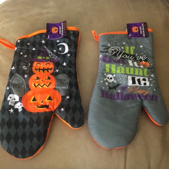 BUNDLE 2 HALLOWEEN OVEN MITTS • NWT - Picture 9 of 10